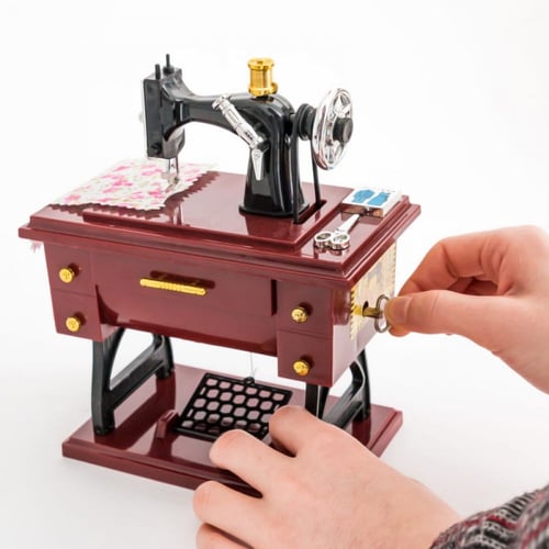 صندوق موسيقى كلاسيك للزينة على شكل ماكينة خياطة