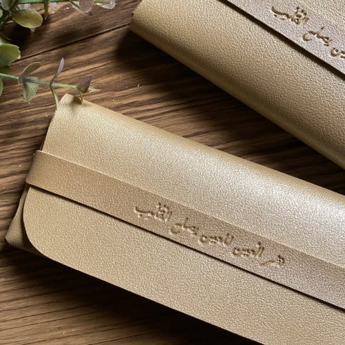 حافظة نظارة بعبارة "نظر العين للعين يصلح القلوب"