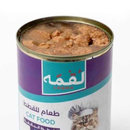 طعام رطب مع قطع الدجاج في المرق للقطط البالغة من ل...