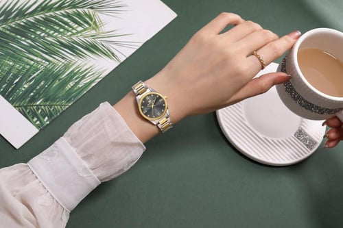 ساعة سُكون BH357 النسائية استيل باللون الذهبي مع ا...