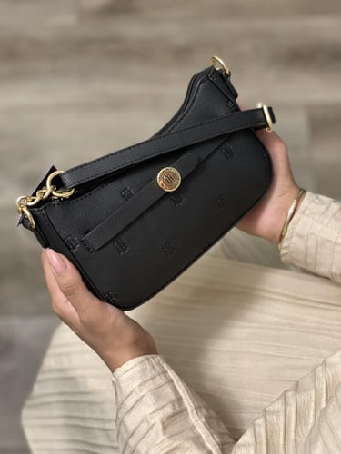 شنطه كروس بودي تومي هلفيغر - أسود