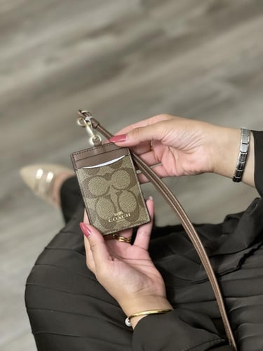 حامل بطاقات كوتش