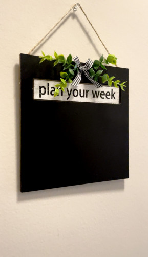 لوحة جدارية معلقة