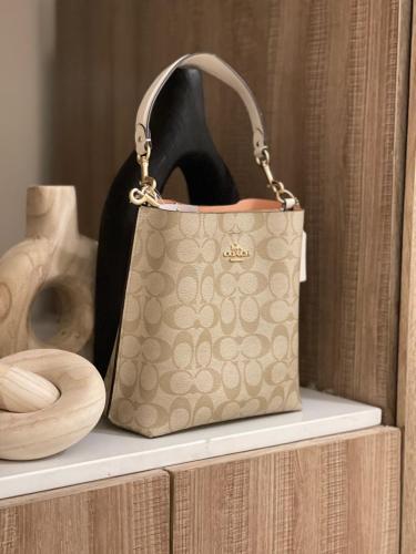 شنطة نسائيه ماركة كوتش