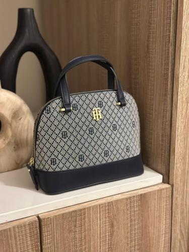 شنطه كروس بودي تومي هلفيغر