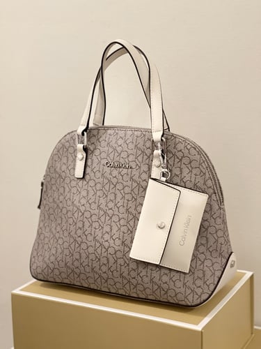 شنطة كروس بودي كالفن كلاين (مع باوتش)