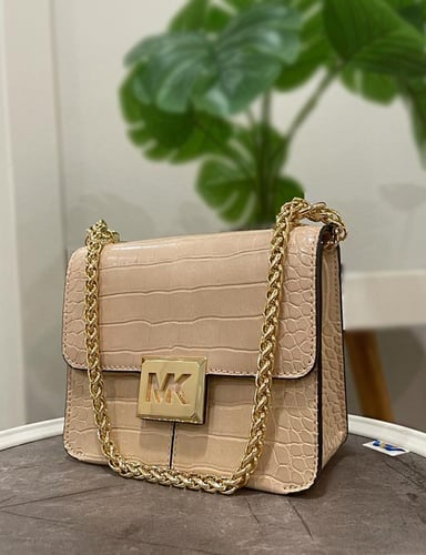 شنطة كروس بودي من مايكل كورس