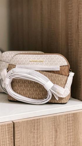 شنطة كروس بودي مايكل كورس