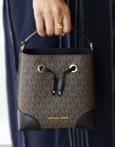 شنطة كروس بودي مايكل كورس