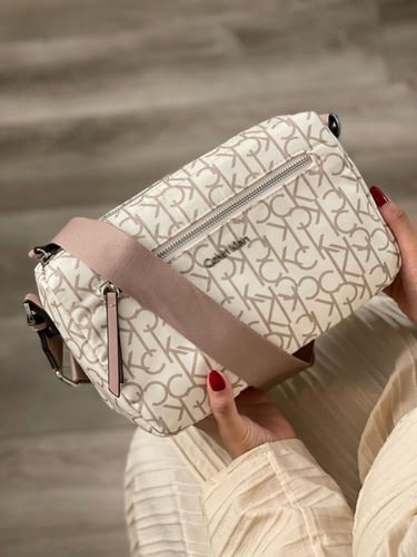 شنطة كروس بودي كالڤن كلاين