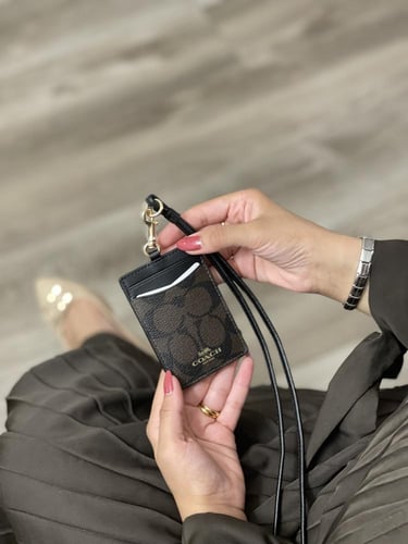 حامل بطاقات كوتش