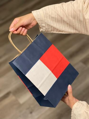 كيس ماركة تومي هلفيقر