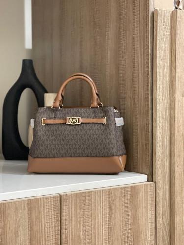 شنطة كروس بودي مايكل كورس