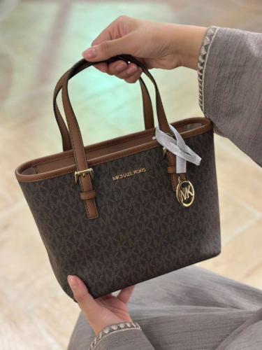 شنطة كروس بودي من مايكل كورس