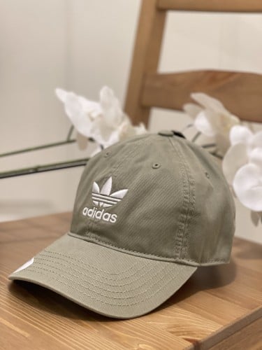 كاب من اديداس