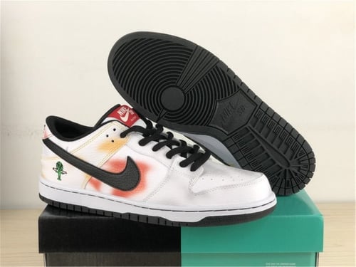 SB DUNK LOW "Tie-Dye Rayguns 2019 - White"