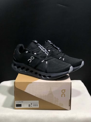 حذاء أون رانينغ كلاودسيرفر أسود