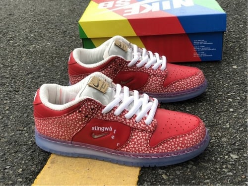 SB DUNK LOW "Stingwater - Magic Mushroom"