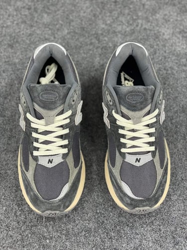 New Balance 2002R 'gray dark'