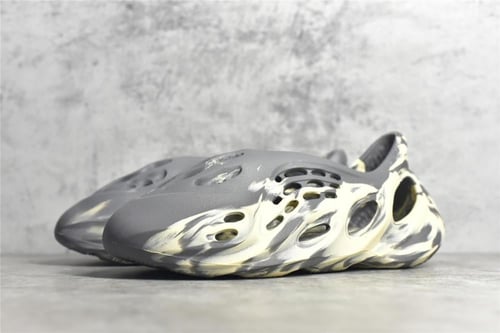 YEEZY FOAM RUNNER "MXT Moon Gray"