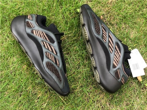 Yeezy Boost 700 V3 'Clay Brown' | كلاي براون