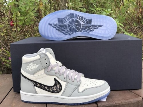 Air Jordan 1 Retro High Dior