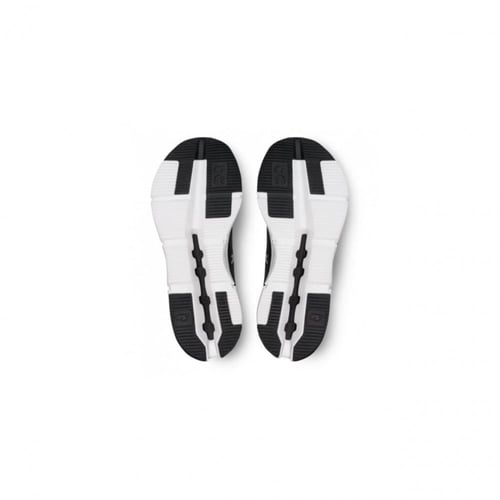 حذاء أون رانينغ كلاودنوفا أسود أبيض