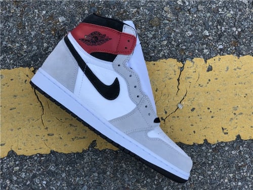 Air Jordan 1 Retro High OG "Light Smoke Grey"