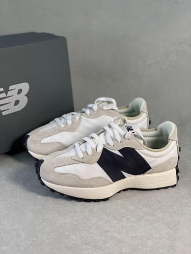 New Balance 327 Sea Salt | نيو بالانس 327 بيج اسود
