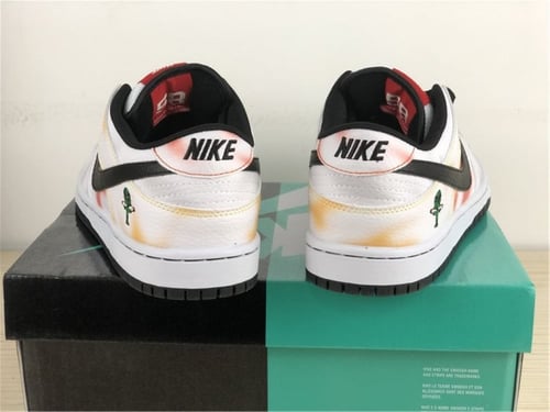 SB DUNK LOW "Tie-Dye Rayguns 2019 - White"