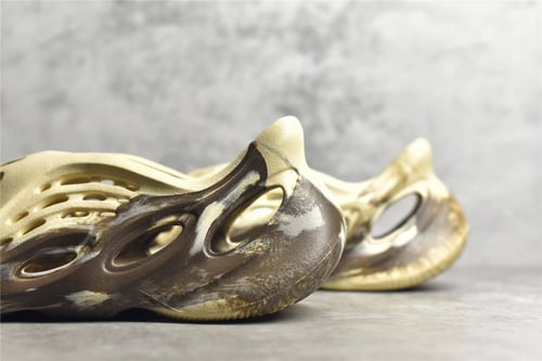 YEEZY FOAM RUNNER "MX Cream Clay"