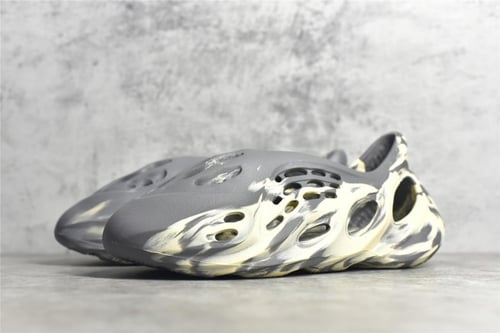 YEEZY FOAM RUNNER "MXT Moon Gray"