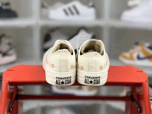 Converse WMNS Chuck Taylor All Star Low 'Embroider...