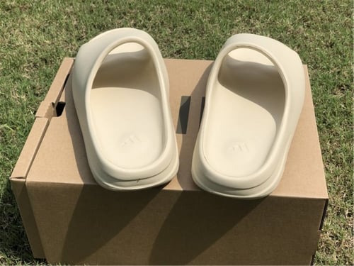 Yeezy Slides 'Bone'