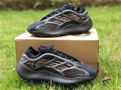 Yeezy Boost 700 V3 'Clay Brown' | كلاي براون