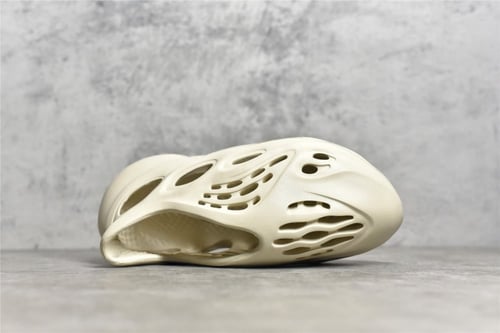 YEEZY FOAM RUNNER "sand"