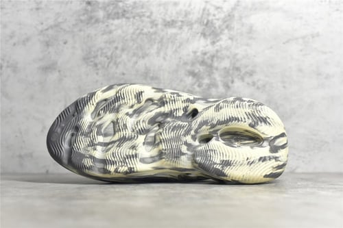 YEEZY FOAM RUNNER "MXT Moon Gray"