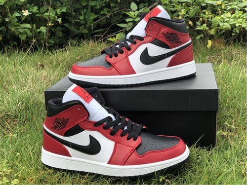 AIR JORDAN 1 MID "Chicago Black Toe"