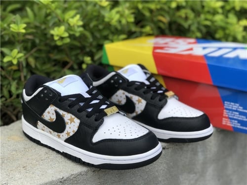 SB DUNK LOW "Supreme - Stars - Black"