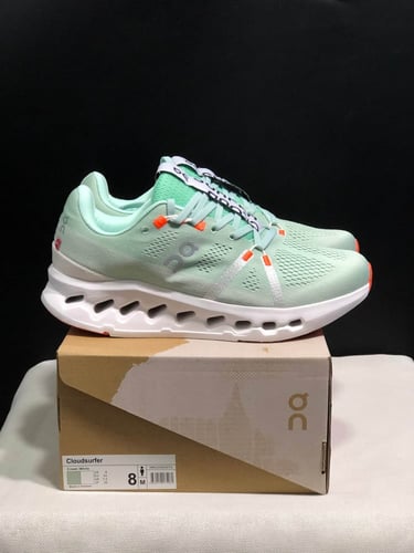 حذاء أون رانينغ كلاودسيرفر أخضر فاتح