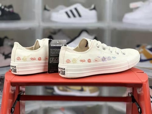 Converse WMNS Chuck Taylor All Star Low 'Embroider...