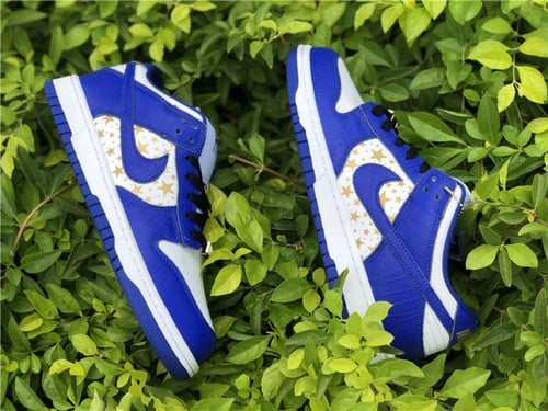 SB DUNK LOW "Supreme - Stars - Hyper Blue"