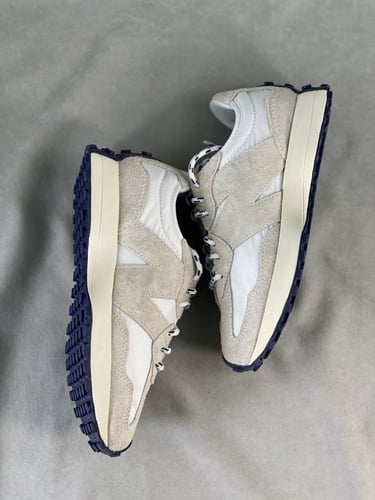 New Balance 327