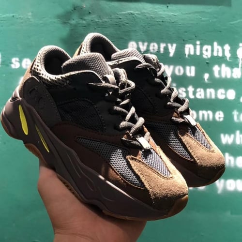 Yeezy Boost 700 'Mauve' Kids اطفال