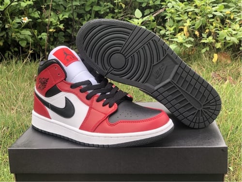 AIR JORDAN 1 MID "Chicago Black Toe"