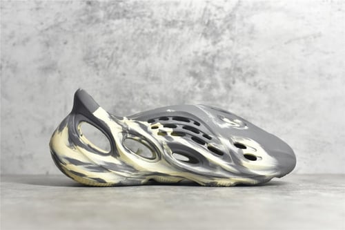 YEEZY FOAM RUNNER "MXT Moon Gray"
