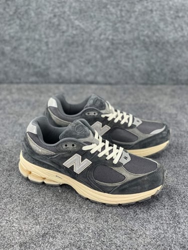 New Balance 2002R 'gray dark'