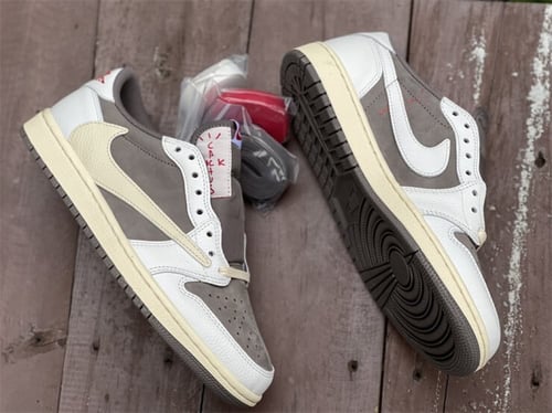 Air Jordan 1 Retro Low Travis Scott Reverse Mocha