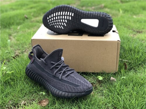 Yeezy Boost 350 V2 'Black' Non-reflective | بلاك ح...