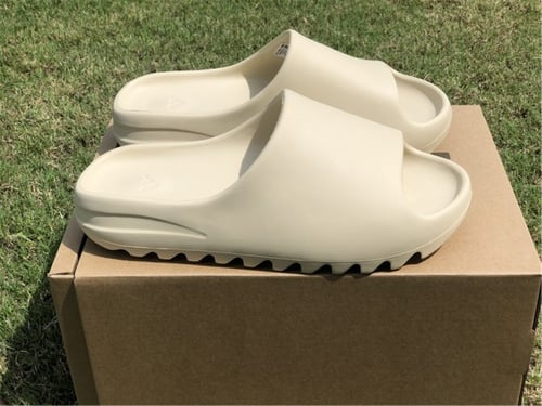 Yeezy Slides 'Bone'